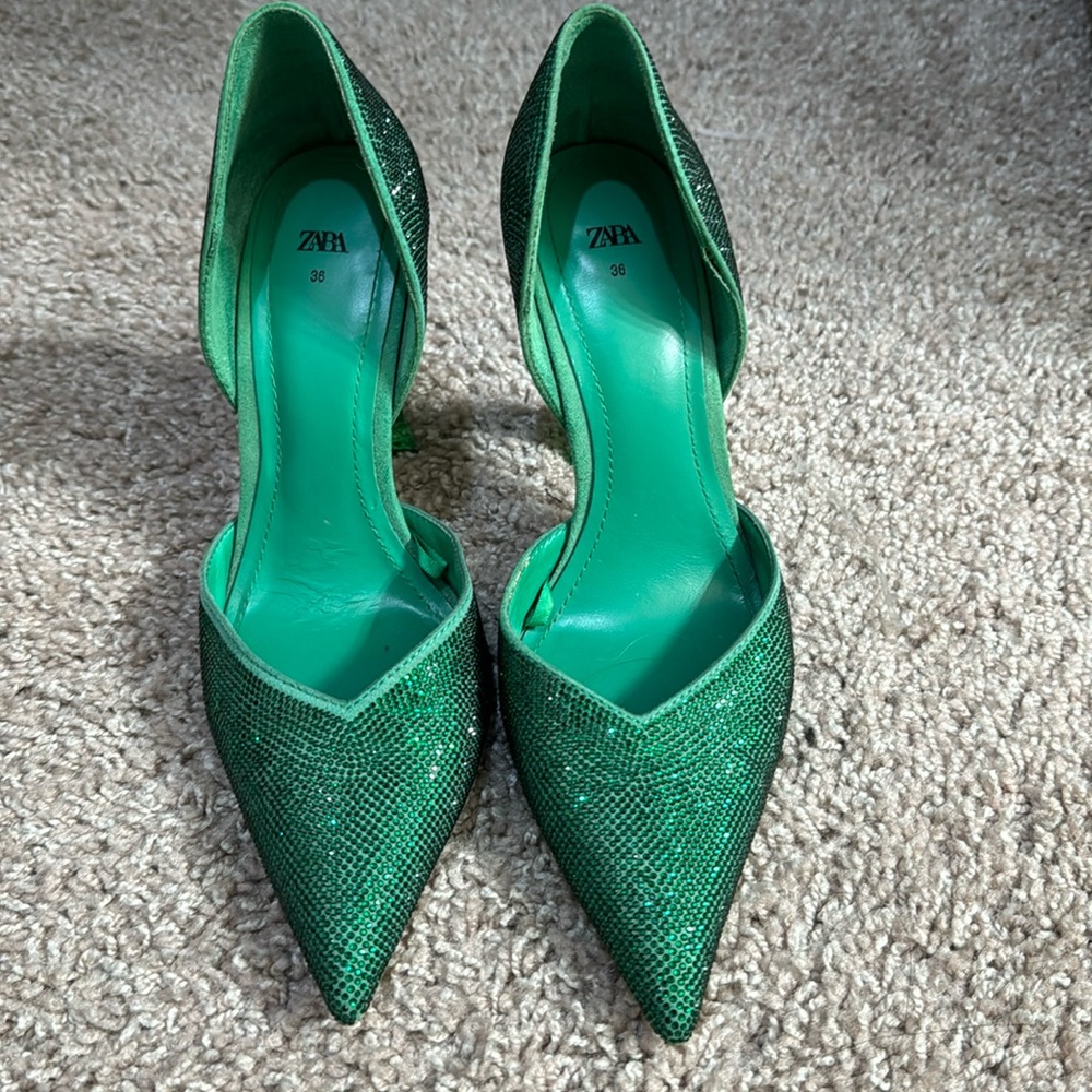 Beautiful Zara shoes , limit edition .size 36